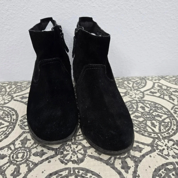 Vionic Vera Suede Bootie - Picture 3 of 15